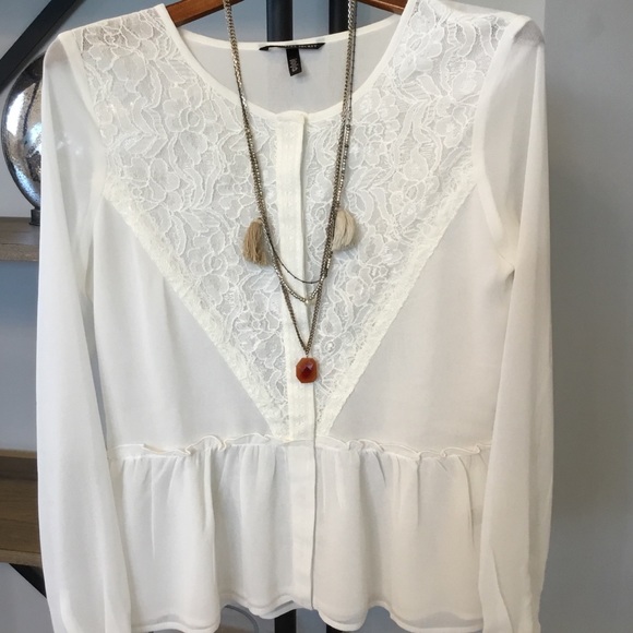 Victoria's Secret Tops - Victoria Secrets Cream Lace Pendulum Blouse🍁🍂👖